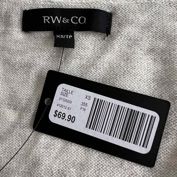 ✨NWT✨ RW&CO Light Gray Ruffle Sweater Size XS - Picture 5 of 7